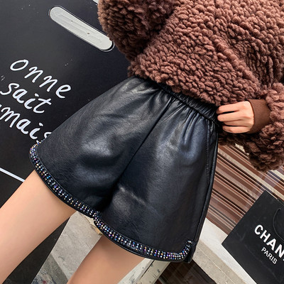 Novi model ženskih kratkih hlača od eko kože