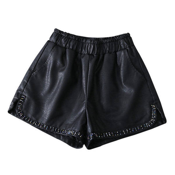 Novi model ženskih kratkih hlača od eko kože