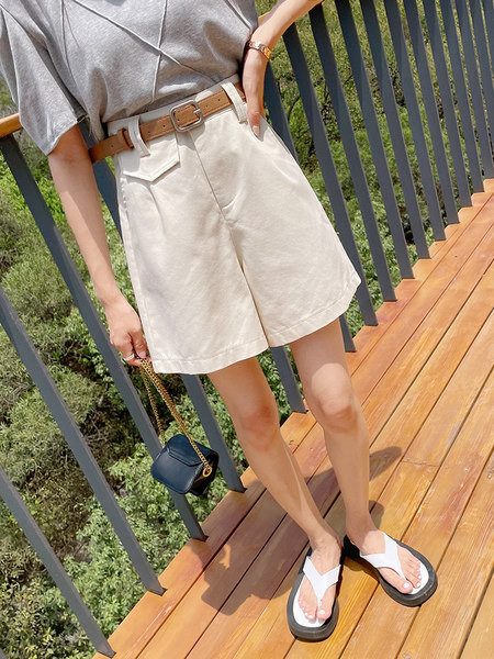 Kolmes värvitoonis vööga naistepüksid