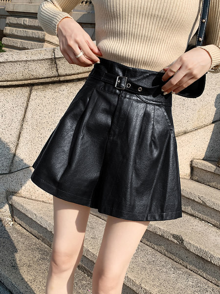 Έκο δερμάτινο φαρδύ παντελόνι με ψηλή μέση