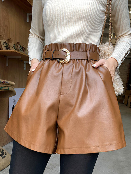 Kratke hlače od umjetne kože model kroja sa remenom