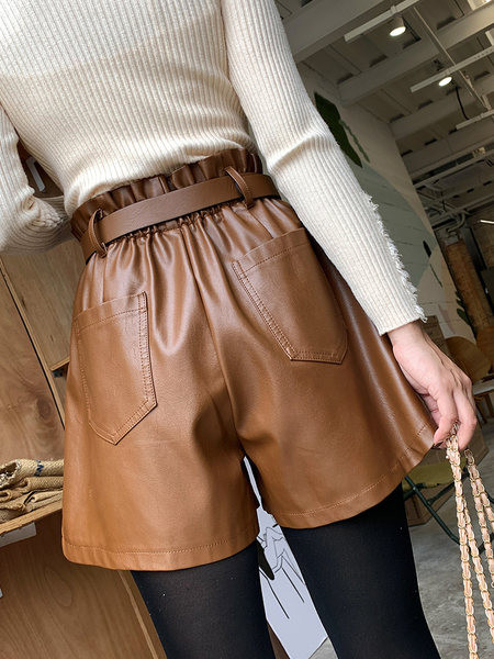 Kratke hlače od umjetne kože model kroja sa remenom