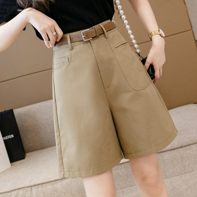 Φαρδύ μοντέλο γυναικείο σορτς με ψηλή μέση και βαθιές τσέπες