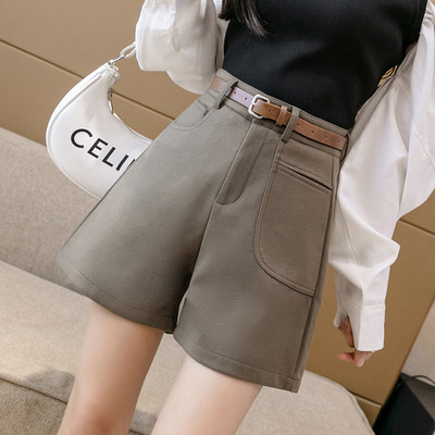 Φαρδύ μοντέλο γυναικείο σορτς με ψηλή μέση και βαθιές τσέπες