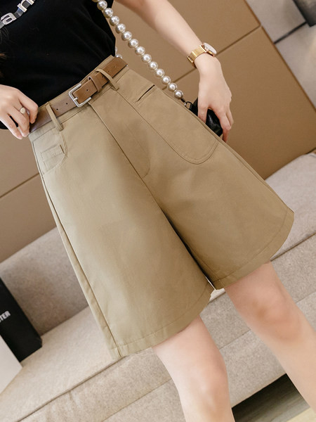 Φαρδύ μοντέλο γυναικείο σορτς με ψηλή μέση και βαθιές τσέπες