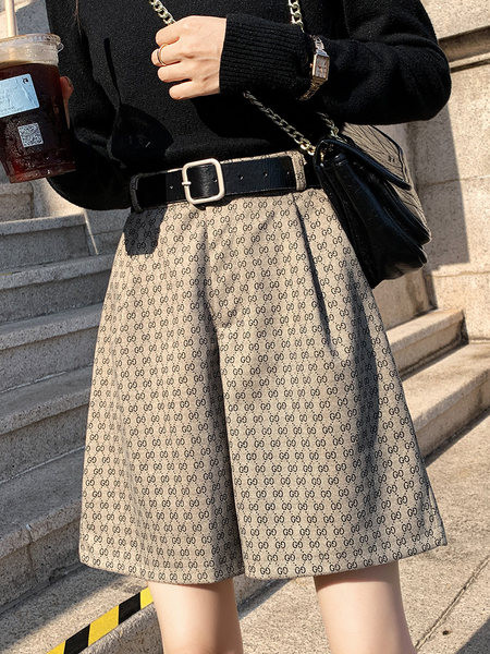 Γυναικείο φαρδύ σορτς με ψηλόμεσο ίσιο μοντέλο