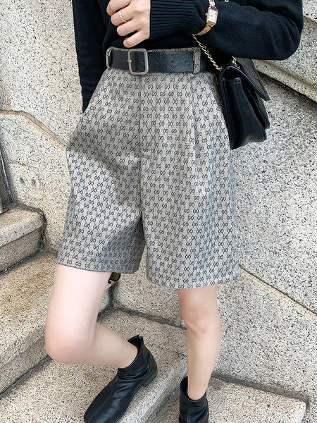 Γυναικείο φαρδύ σορτς με ψηλόμεσο ίσιο μοντέλο