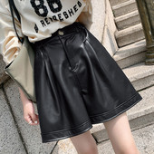 Κομμένο μοντέλο σορτς από οικολογικό δέρμα