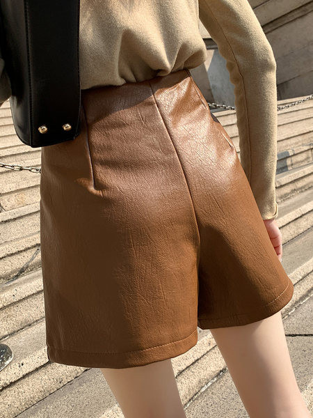 Novi model kožnih hlača na dugme