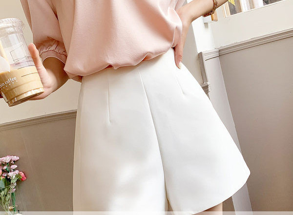 Tavalised kahevärvilised naiste lühikesed püksid