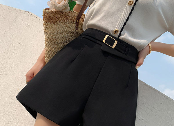 Φαρδύ μοντέλο γυναικείο σορτς σε τρία χρώματα