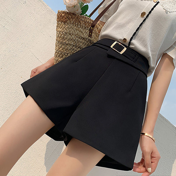 Φαρδύ μοντέλο γυναικείο σορτς σε τρία χρώματα