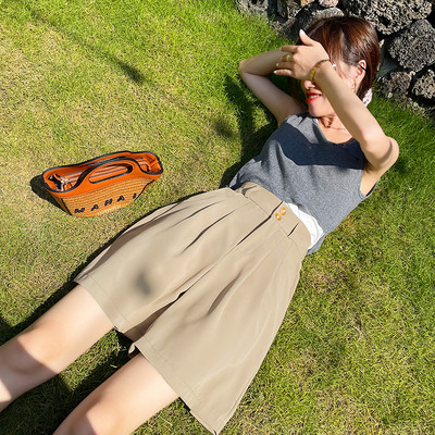 Καλοκαιρινό φαρδύ σορτς με ψηλή μέση για γυναίκες