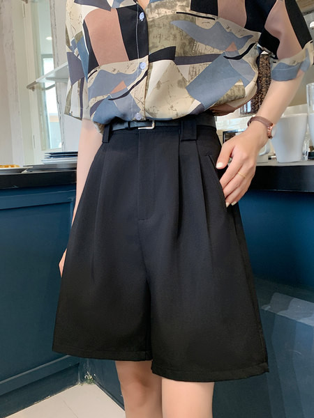 Tavalised 3/4 pikkusega lühikesed püksid