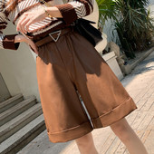 Γυναικείο σορτς με ζώνη και ψηλή μέση