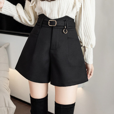 Μοντέρνο γυναικείο σορτς με ζώνη - μαύρο και καφέ χρώμα