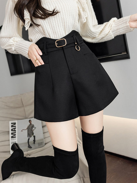 Μοντέρνο γυναικείο σορτς με ζώνη - μαύρο και καφέ χρώμα