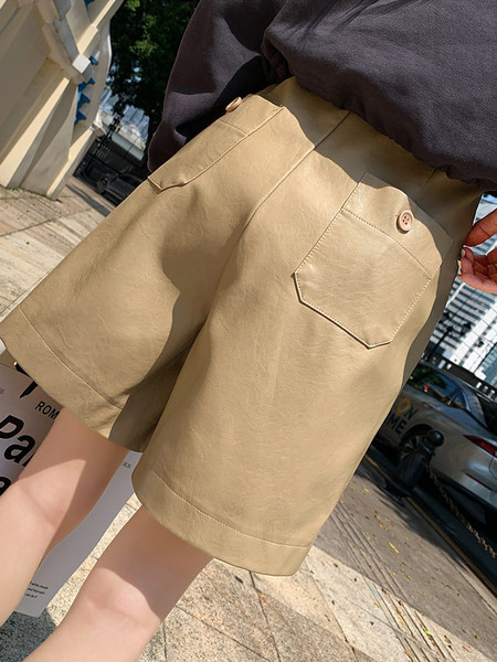 Σορτς από συνθετικό δέρμα με μήκος 3/4