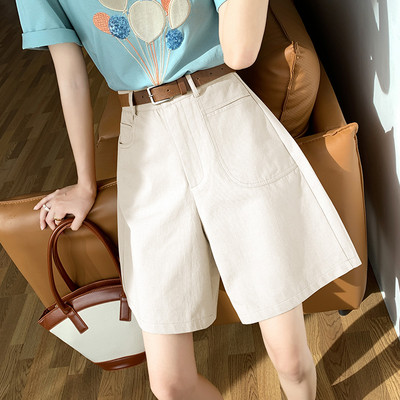 Naiste lühikesed püksid kõrge vöökoha ja taskutega