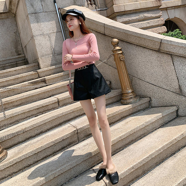 Μοντέρνο γυναικείο ψηλόμεσο δερμάτινο σορτς