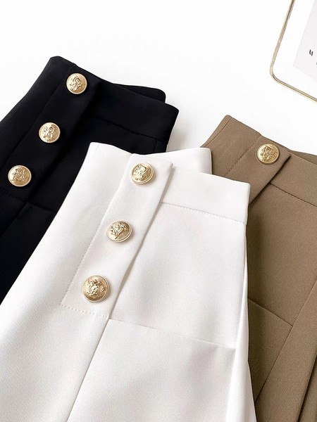 Ženske kratke hlače s visokim strukom i gumbima