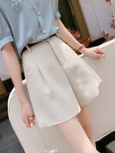 Φαρδύ μοντέλο γυναικείο σορτς με ζώνη