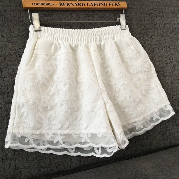 Pitsiga ja elastse vöökohaga lühikesed püksid