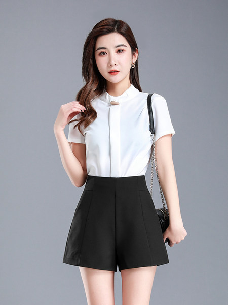 Γυναικείο σορτς με φερμουάρ και ψηλόμεσο