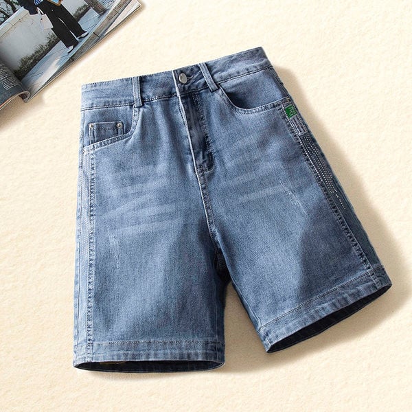 Naiste kõrge vöökoha ja taskutega teksapüksid