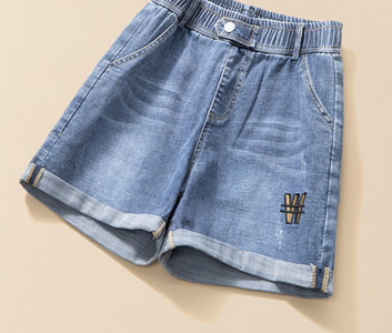 Κοντό τζιν με ελαστική μέση και κέντημα