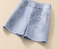 Τζιν σορτς με μεταλλική αλυσίδα