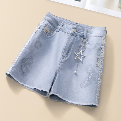 Τζιν σορτς με μεταλλική αλυσίδα