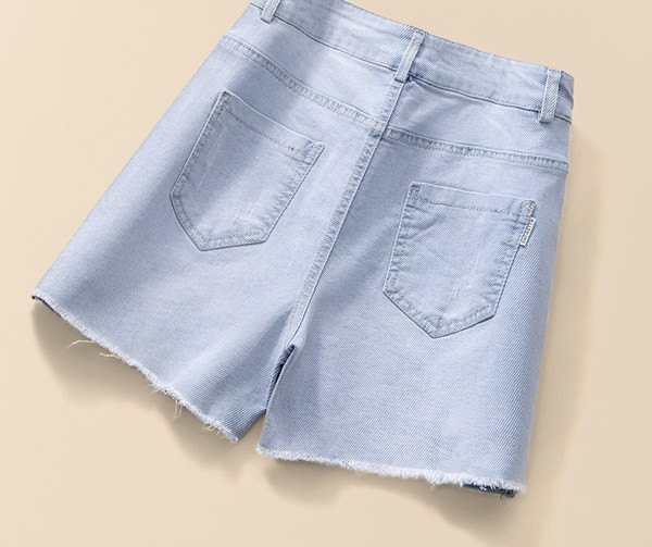 Τζιν σορτς με μεταλλική αλυσίδα