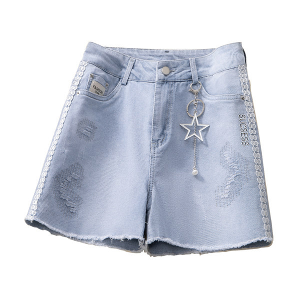 Τζιν σορτς με μεταλλική αλυσίδα