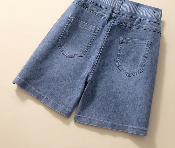 Τρέχον κοντό τζιν με τσέπες