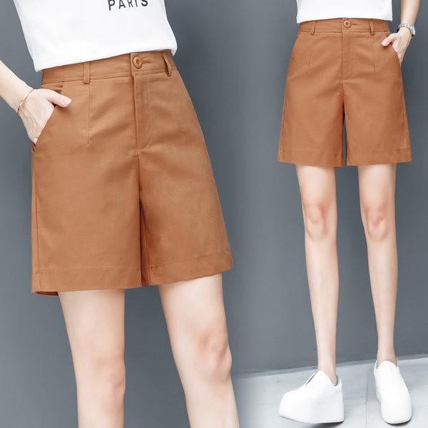 Μοντέρνο σορτς με κουμπί