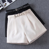 Σορτς φαρδύ μοντέλο με ζώνη