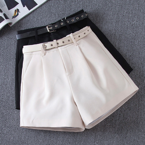 Σορτς φαρδύ μοντέλο με ζώνη