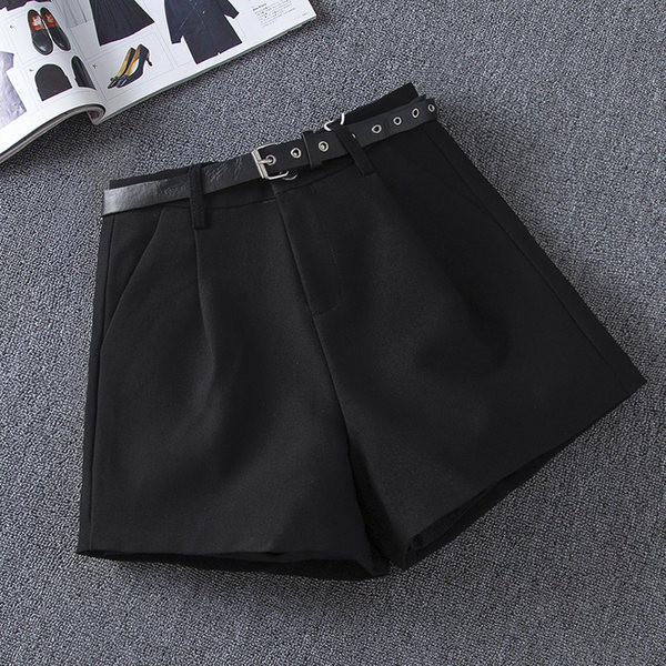 Σορτς φαρδύ μοντέλο με ζώνη