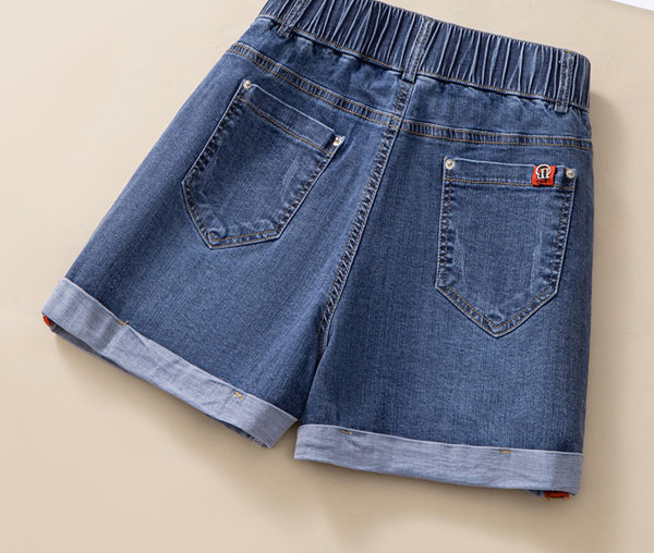 Νέο μοντέλο κοντό τζιν με τσέπες και κουμπί
