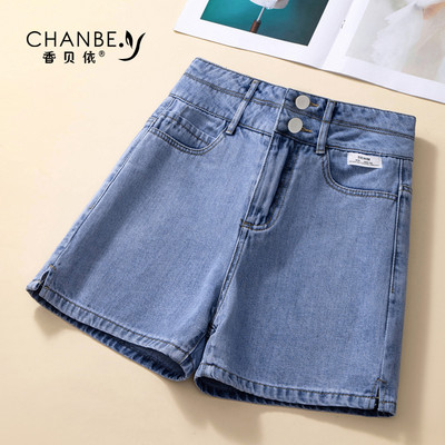 Moodsad taskute ja nööpidega teksad