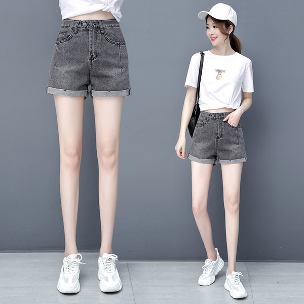 Naistele kõrge vöökoha ja nööpidega teksapüksid