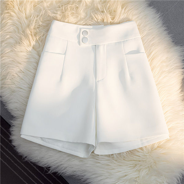 Moderne kratke hlače u bijeloj i crnoj boji