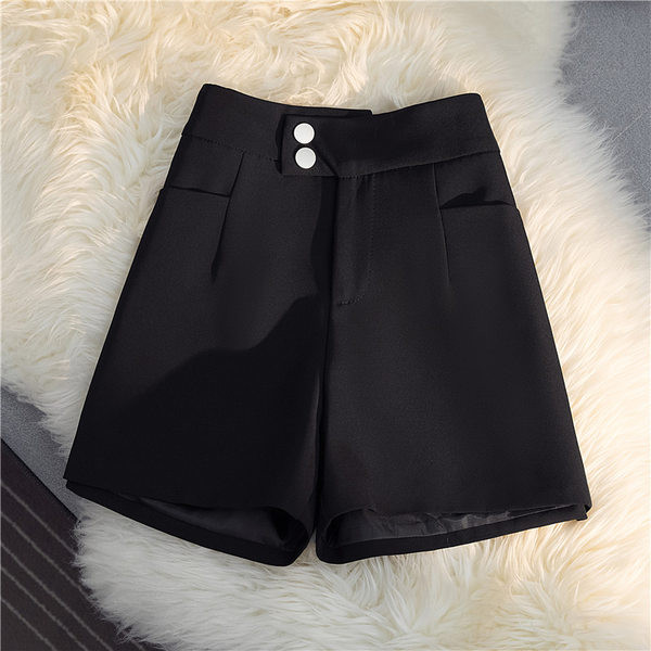 Moderne kratke hlače u bijeloj i crnoj boji