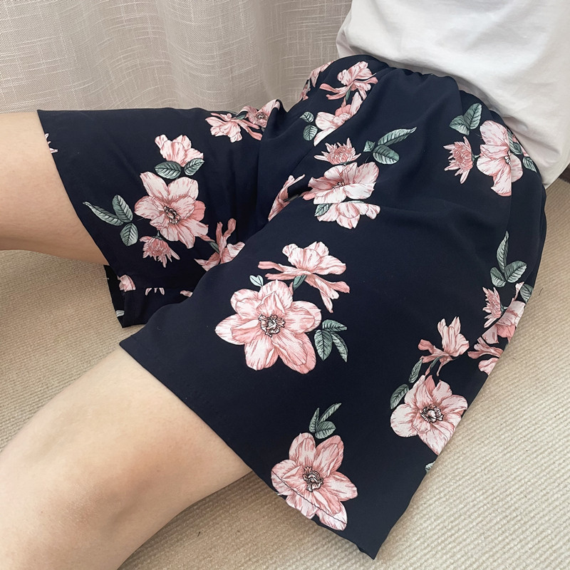 Naiste suvised aplikatsiooniga lühikesed püksid