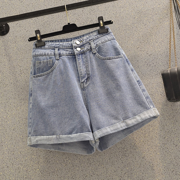 Kõrge vöökohaga nööpidega teksapüksid