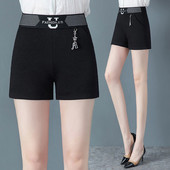 Γυναικείο σορτς casual με κεντητή επιγραφή