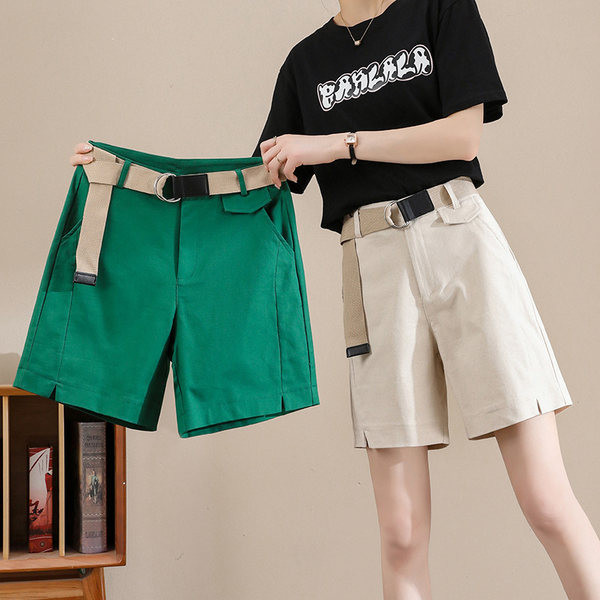 Vabaaja naiste lühikesed püksid koos vööga