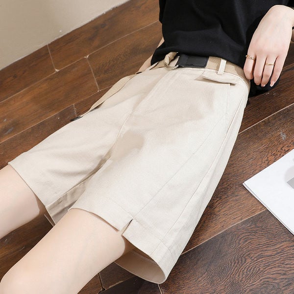 Vabaaja naiste lühikesed püksid koos vööga