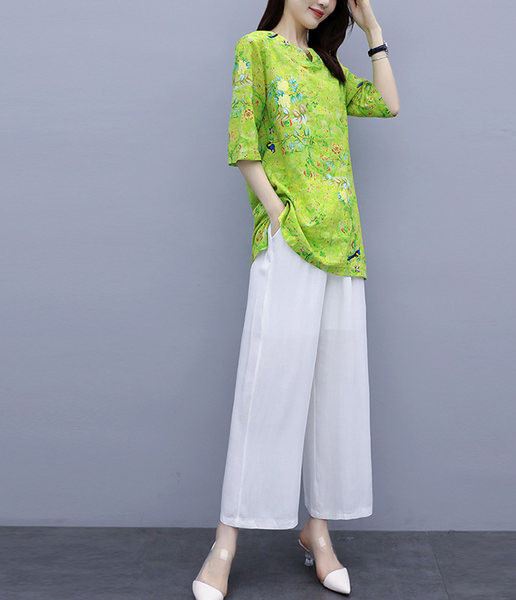 Naiste kaheosaline komplekt ovaalse kaelusega ja 3/4 varrukatega